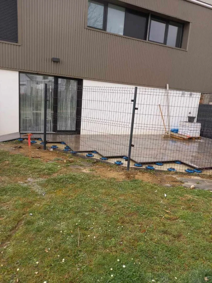Terrasse dalle sur plot et clôture rigide — JMW Entreprise